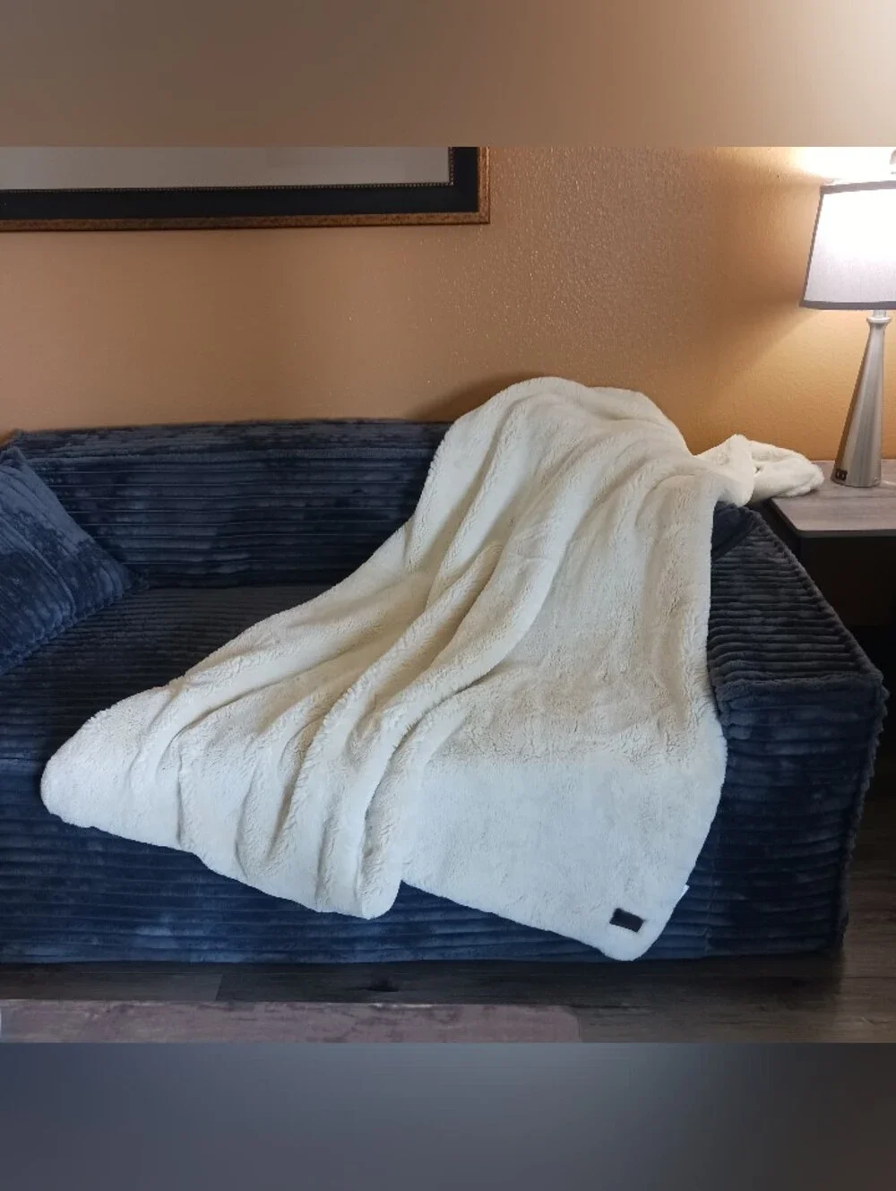 Cracker Barrel Faux Fur Throw Blanket White 48 x 60 Machine Wash Cozy Plush